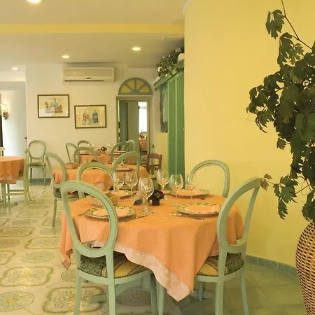 La Villa Park Hotel